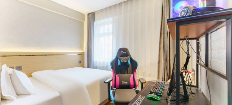 竞族电竞民宿(盘锦火车站店)图片