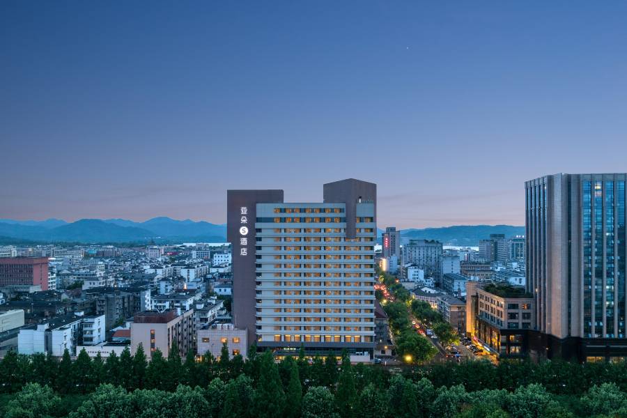 杭州西湖湖濱解放路亞朵S酒店