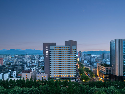 杭州西湖湖滨解放路亚朵S酒店