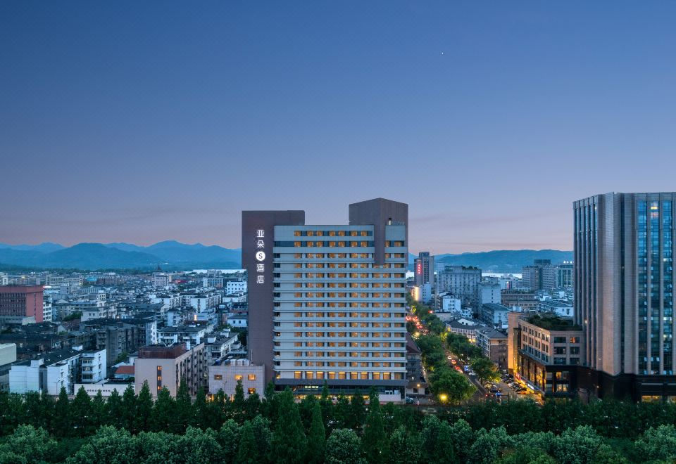 Hang Zhou WestLake HuBin JieFang Road AtourS Hotel over view