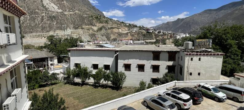 德钦奔子栏朝圣缘大酒店图片