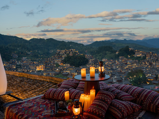 云隐雅居·云巅回廊全景民宿(西江千户苗寨观景台店)