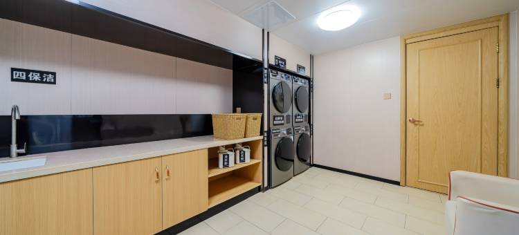 维也纳国际酒店(湛江保利原点广场渔人码头店)图片