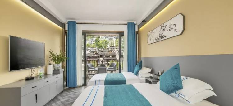 拾光·童年江景民宿(凤凰古城景区沱江店)图片