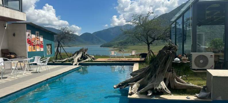 冶勒湖漫途山居民宿图片