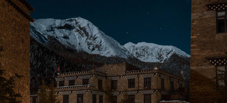 稻城亚丁AZARA游牧·黑青稞酒店图片