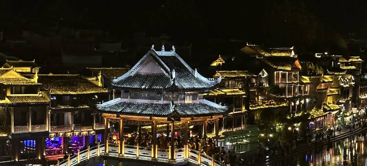 凤凰古城·江上星眠Haven丨180°观景美学度假美宿(南华桥店)图片