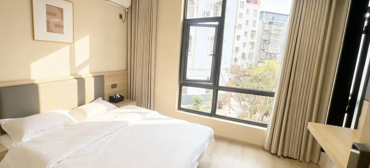 月白屋上民宿(广元澳源体育中心川北幼专店)图片