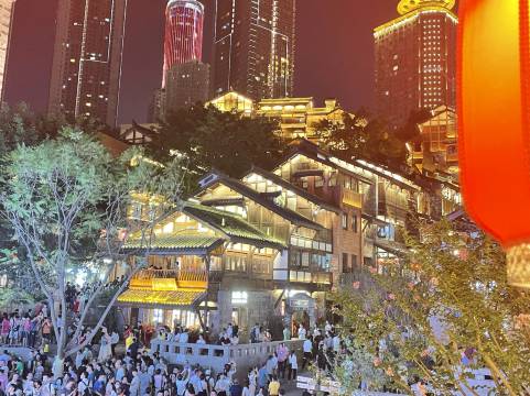 重庆解放碑八一广场亚朵酒店图片