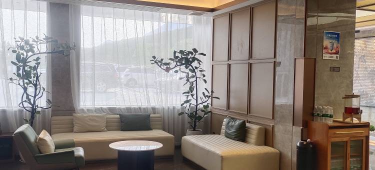 白玉兰酒店(泰安泰山红门游客中心店)图片