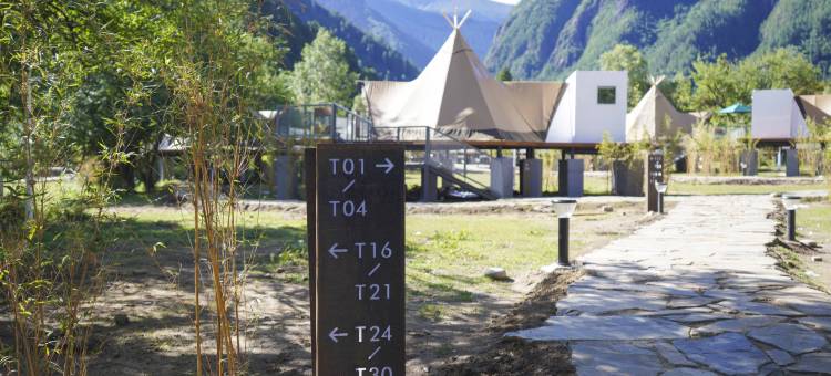 松赞百巴帐篷营地图片