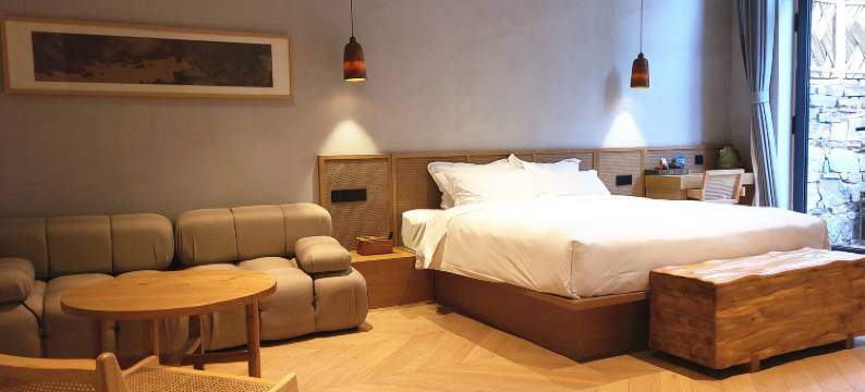 真顺·云放汤泉艺术酒店图片