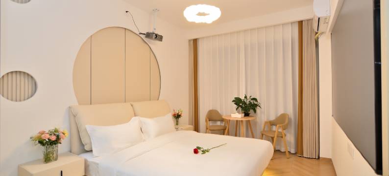 抚仙湖南燕度假酒店(月亮湾湿地公园店)图片