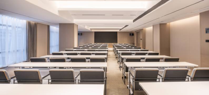 广州花都狮岭大道中亚朵酒店图片