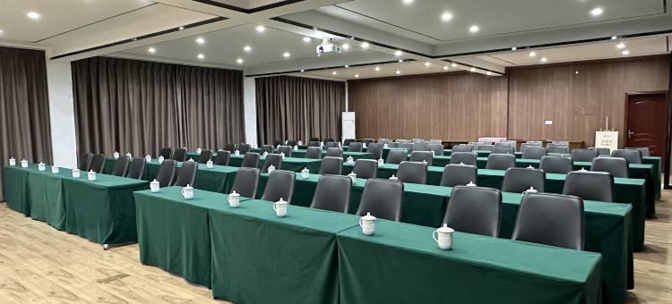 广汉水玲珑湖畔度假酒店(欢乐水世界店)图片