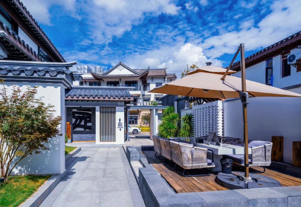 院里院外酒店（楚雄彝人古镇度假区高铁站店）外景图