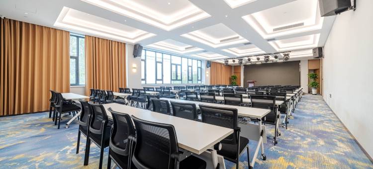 龙泽惠理国际酒店(奎屯金泰广场店)图片