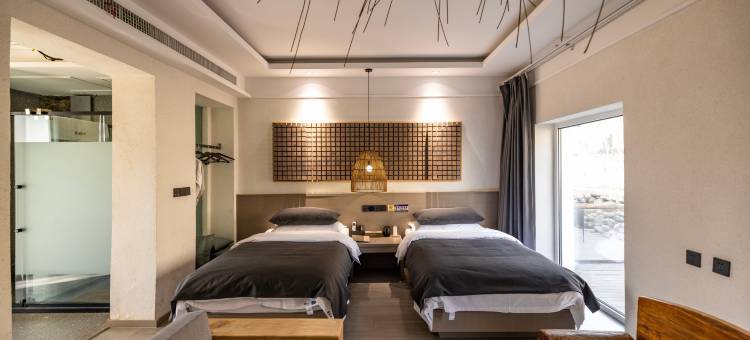 贺兰山岩画古村古树林民宿图片