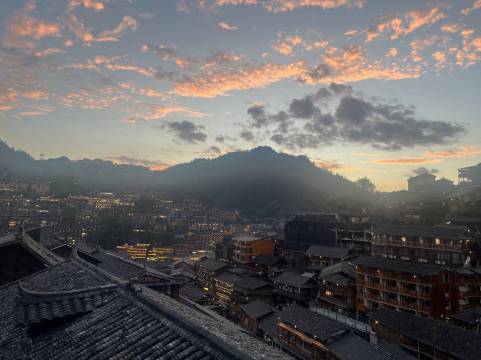 西江千户苗寨山与民宿(东引观景台店)图片