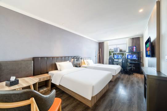 美娱·星峰电竞酒店(镇江大市口八佰伴店)