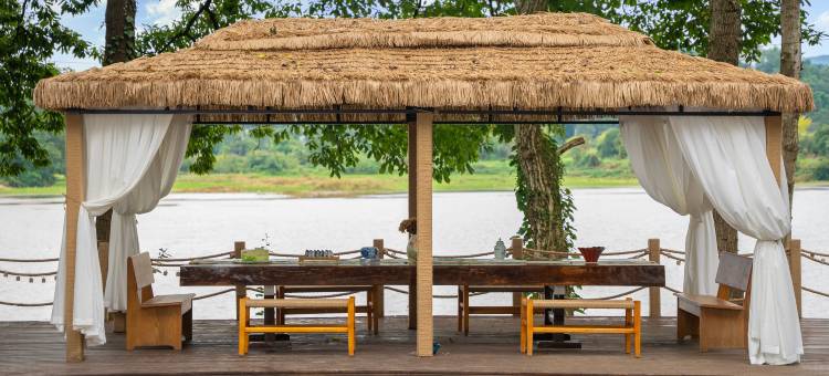 雅安月隐岛全湖景隐奢美宿图片