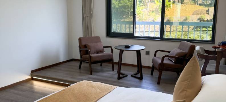 镇康千寻旅居酒店图片