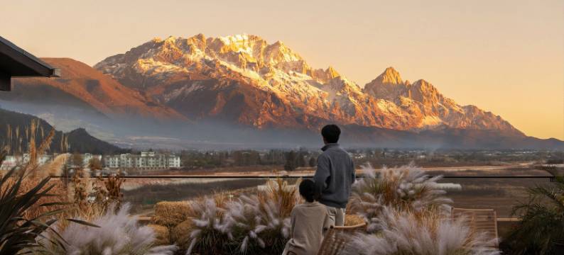 山眷云︱日照金山·臻选雪山全幅画景度假行馆(束河古镇店)图片