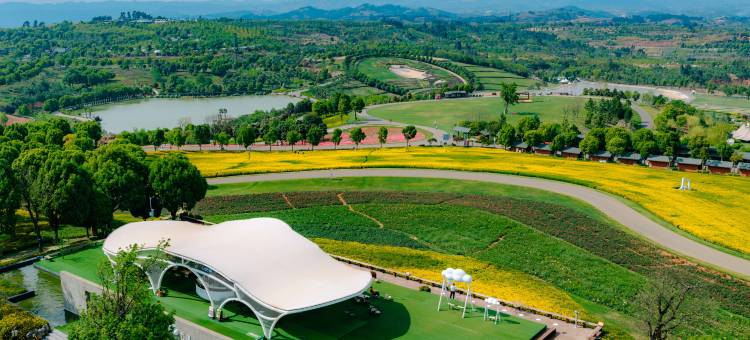 弥勒太平湖森林木屋酒店图片