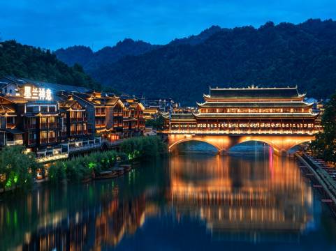 凤凰墨兰禅意江景酒店(凤凰古城店)图片