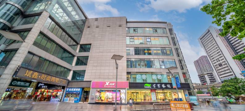 IU酒店(重庆杨家坪步行街地铁站店)图片