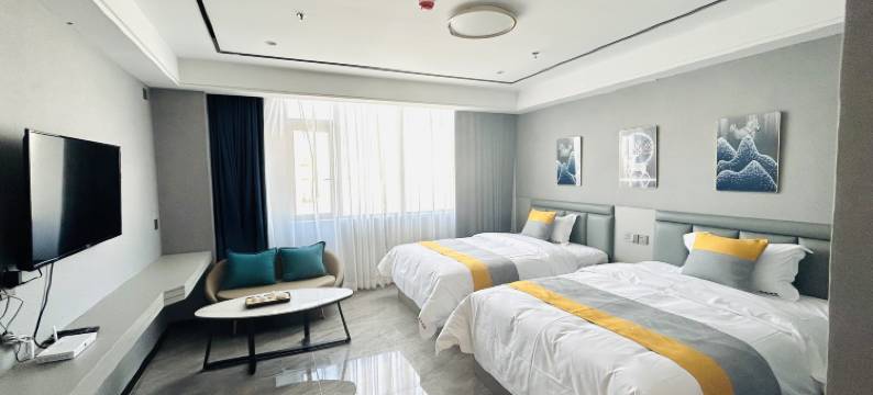 礼庭轻居酒店(澄海奥飞市民广场店)图片