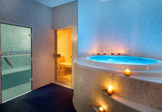 DoubleTree by Hilton Doha Old TownHotel Overview