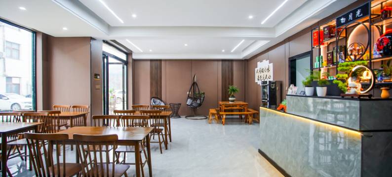 白月光·Meet the mountain·观山景度假民宿(天堂寨风景区店)图片