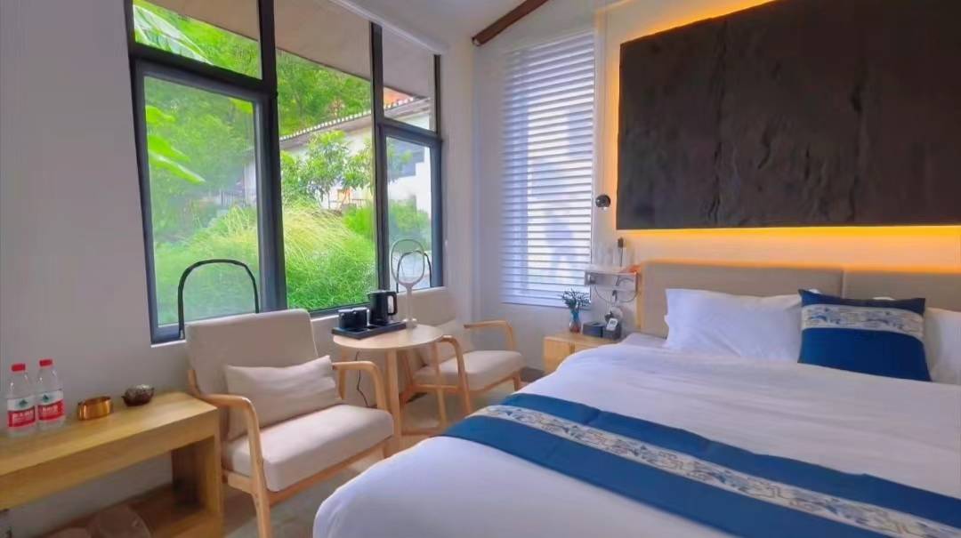 花溪·吵夜郎观景民宿(青岩古镇店)图片