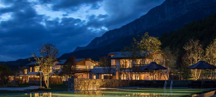 泸沽湖岚岳酒店图片