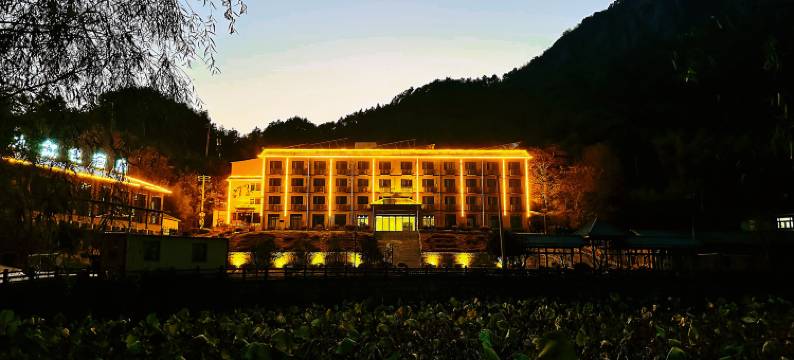 岳西云上请水红色酒店图片