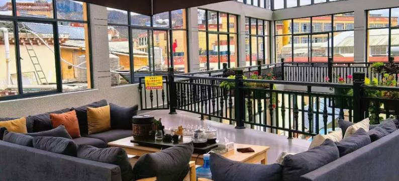 花语·猫咖供氧设计师民宿(香格里拉独克宗古城店)图片