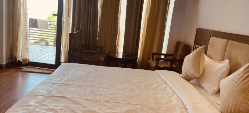 苏里亚湖景隐居处(Surya Lake View Retreat)图片