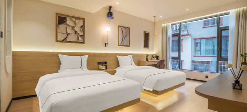 楚雄栖语雅舍酒店(彝海公园店)图片