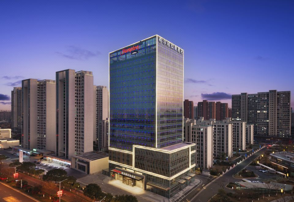 上饶凤凰大道希尔顿欢朋酒店外景图