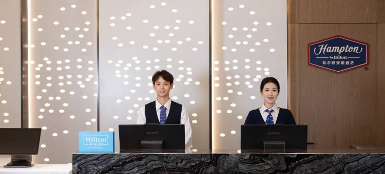 青岛金沙滩希尔顿欢朋酒店图片