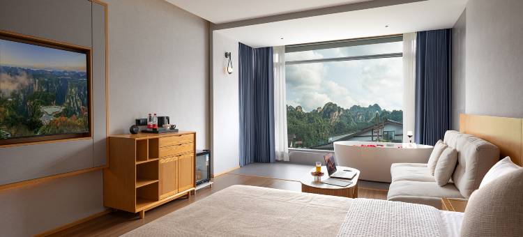 张家界芊山月度假酒店(国家森林公园武陵源标志门店)图片