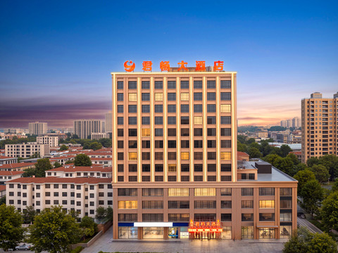 鹏朵▪君畅大酒店(深泽北苑路县政府店)