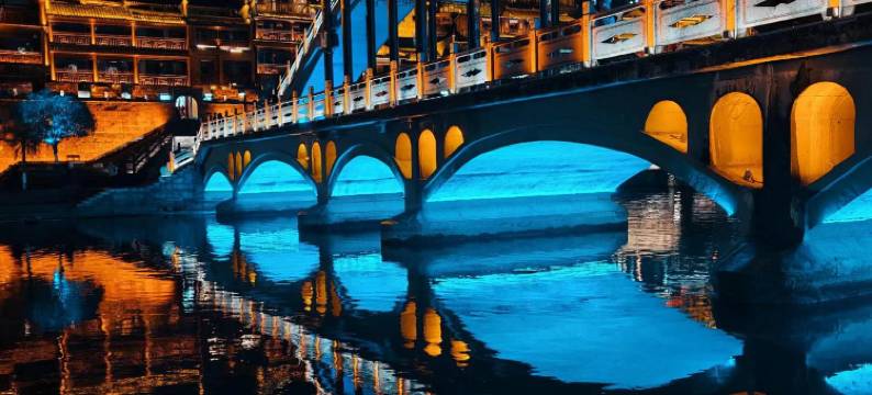 梦缘·一线江景·沱江精品民宿(凤凰古城虹桥店)图片