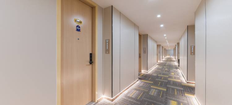 深圳亚悦酒店(翻身地铁站店)图片