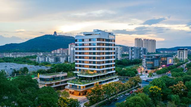 湖州仁皇山桔子水晶酒店