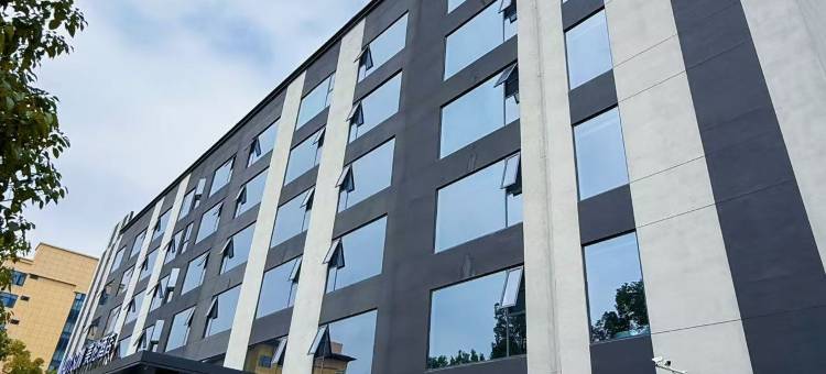 美伦酒店(鄂州葛店经开区综治中心店)图片