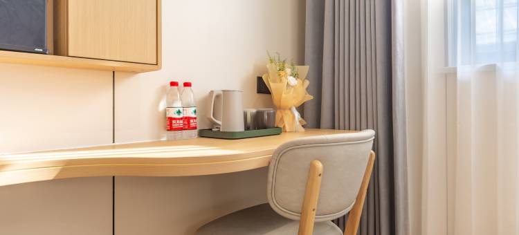 美至·何夕酒店(开封万岁山武侠城仙侠奇境西北湖湿地公园店)图片