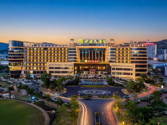 世鸿大酒店(宁德站店)