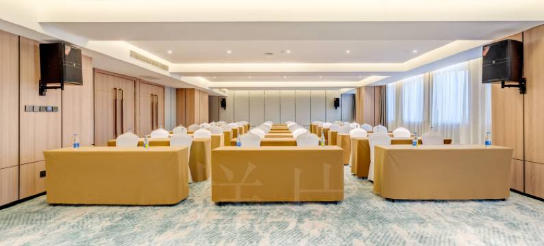 星际酒店(保定东站河北大学店)图片